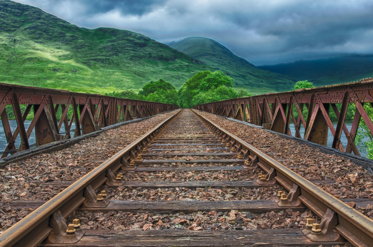 Vergelijking van gordijnrails en roedes voor winterwarmte. Vergelijking van gordijnrails en roedes voor winterwarmte.